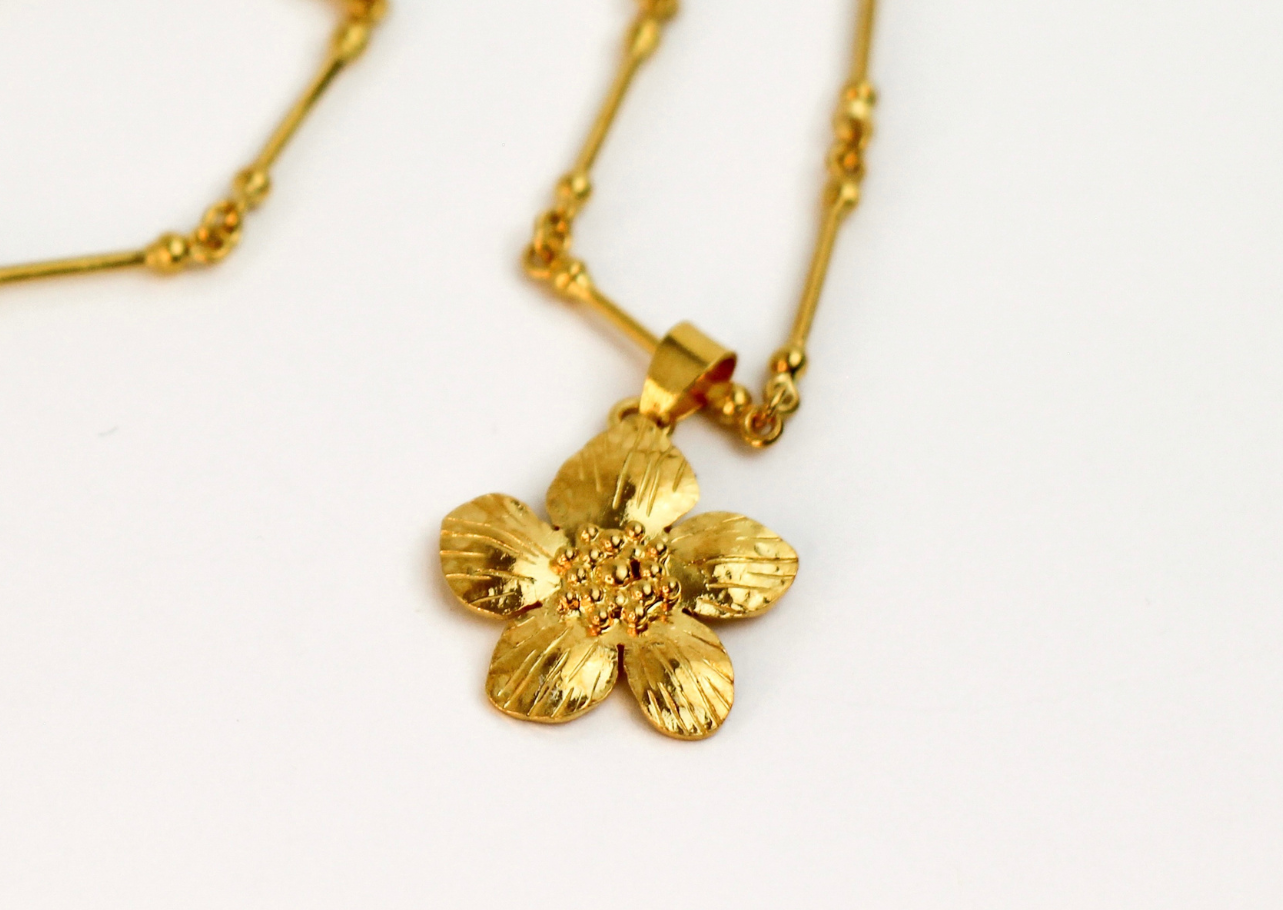 Pendentif fleur en argent 925 dorée à l'or 24 carats